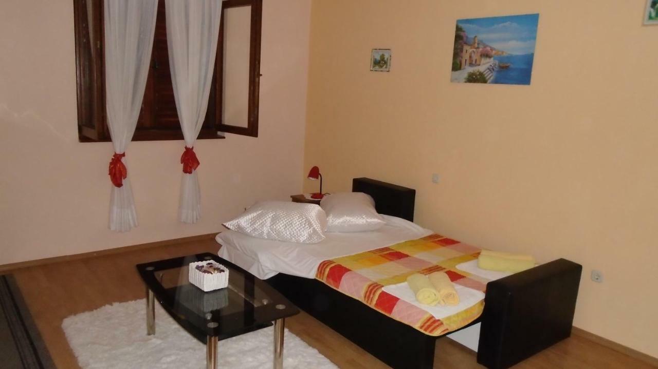 Apartmani A.Teskera โตรกีร์ ภายนอก รูปภาพ