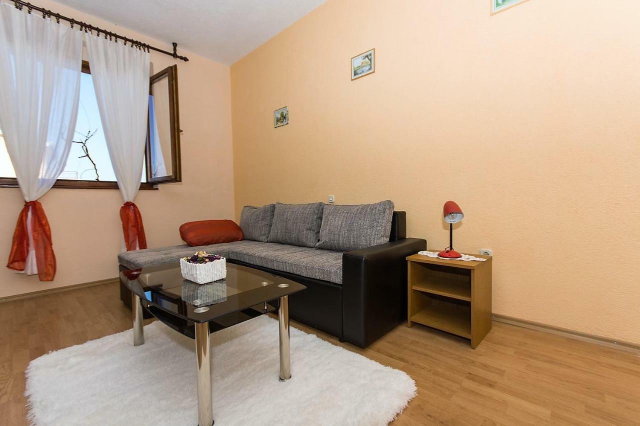 Apartmani A.Teskera โตรกีร์ ภายนอก รูปภาพ